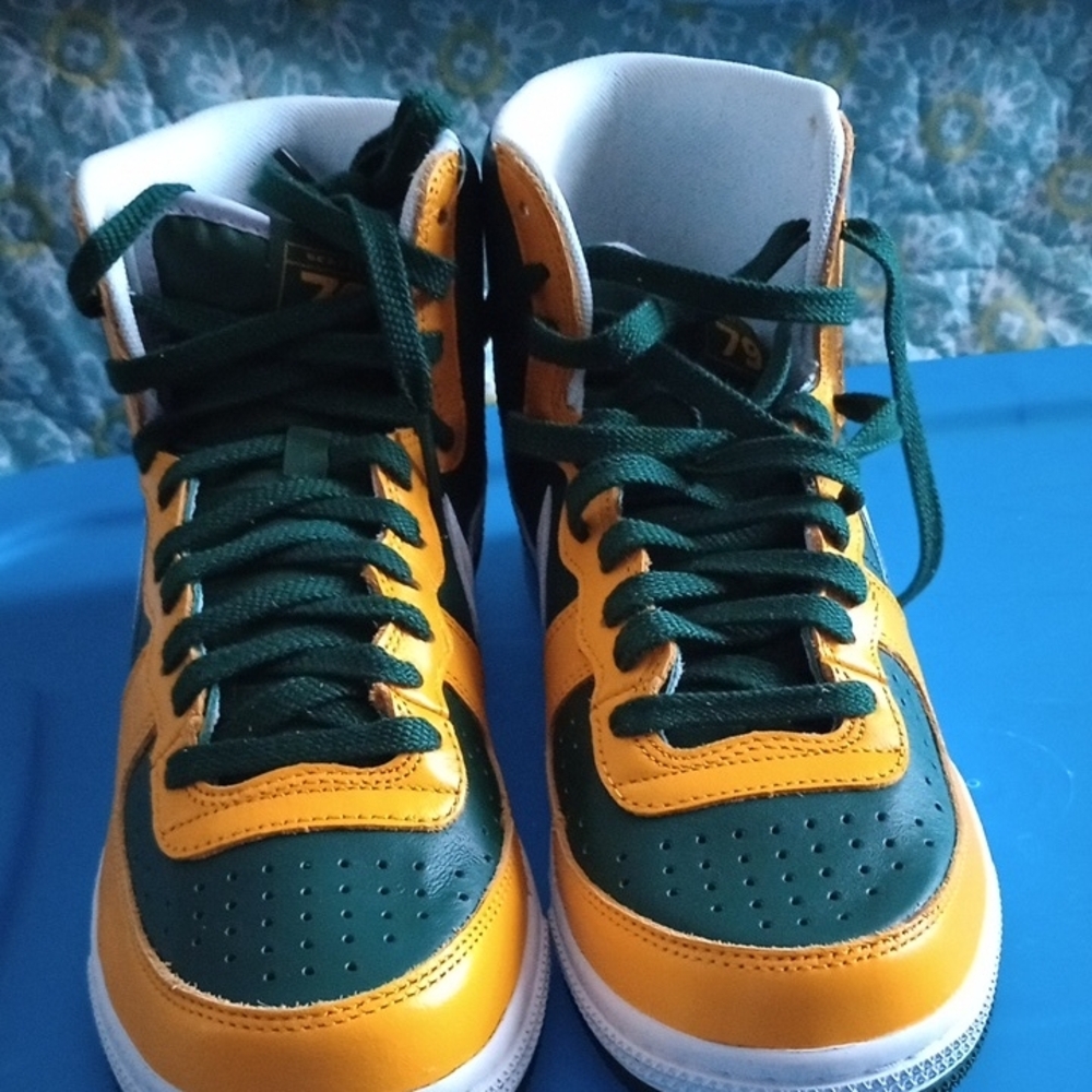 Nike Athletic Shoes Green and Yellow